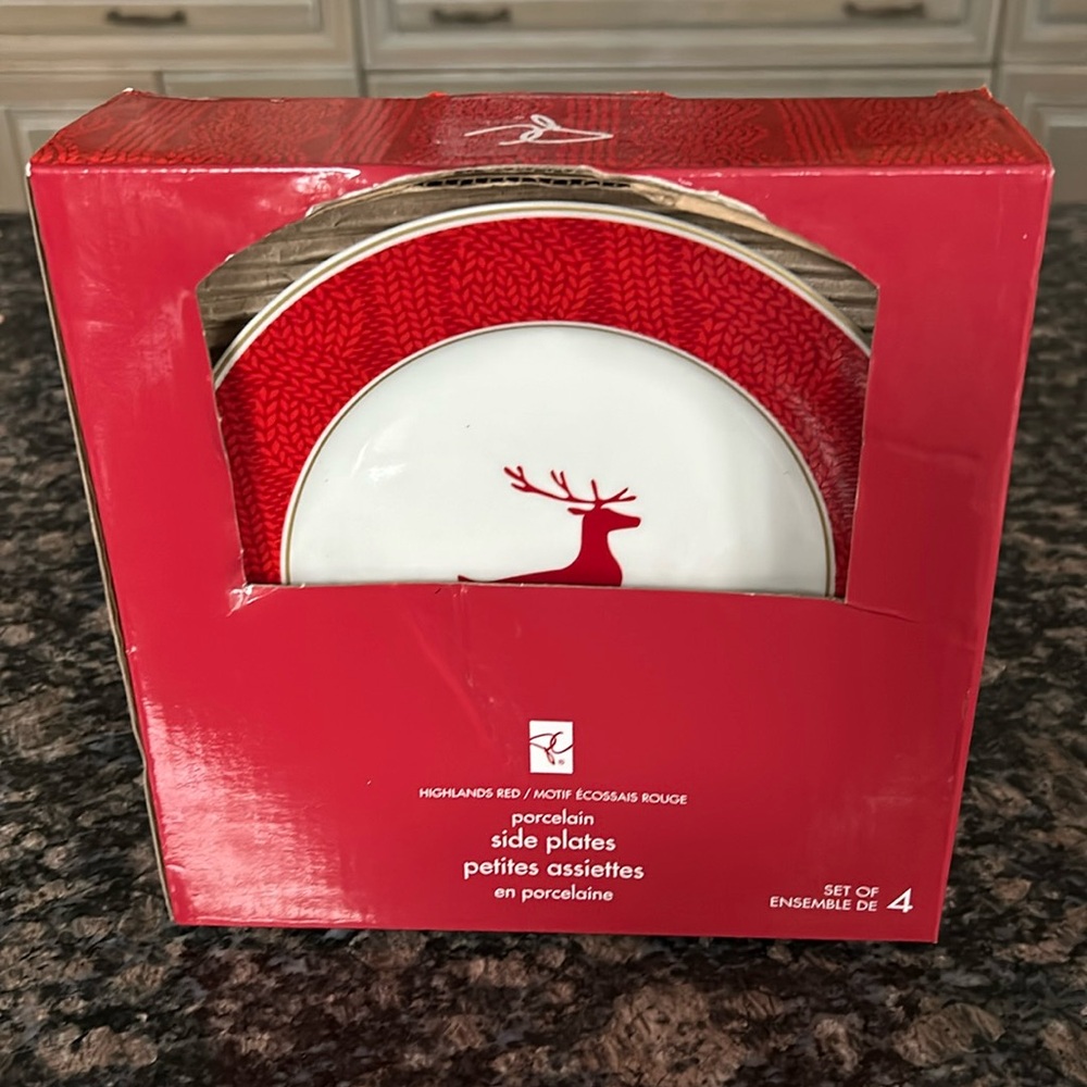 PRESIDENTS CHOICE HIGHLANDS RED PORCELAIN REINDEER SIDE PLATES SET OF 4 NWT